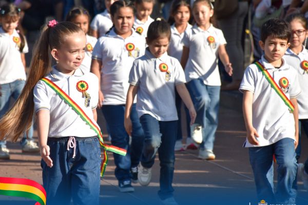 39desfile2-patrio-20261AE7014A-E4D3-4683-6B4B-866674C833BF.jpg