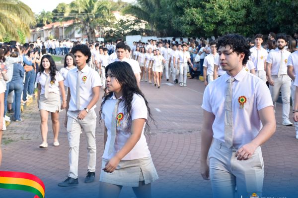 4desfile2-patrio-202650554426-563E-54D1-46D5-B1E9E9C37AF3.jpg